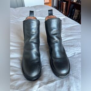 Frye Sabrina Size 9.5 Chelsea Boots. Made in USA.